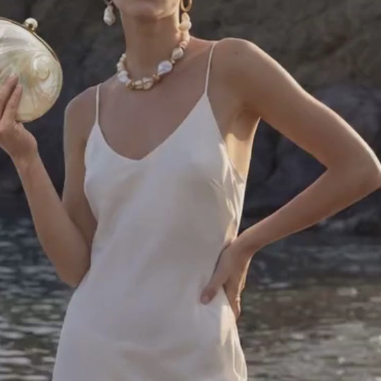 The Éclat shell clutch, product video